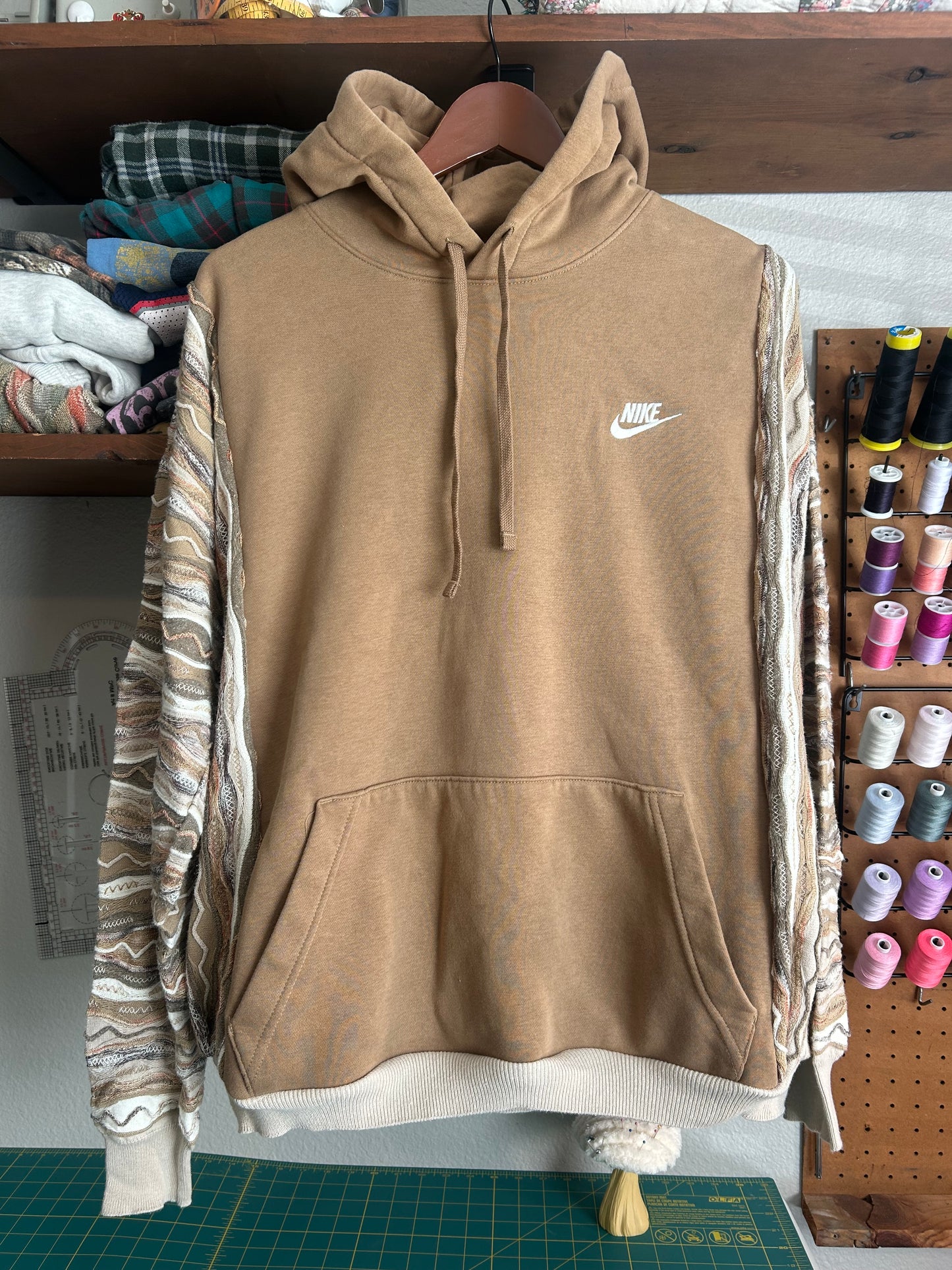 Vintage Sweater Hoodie 🍓🍫